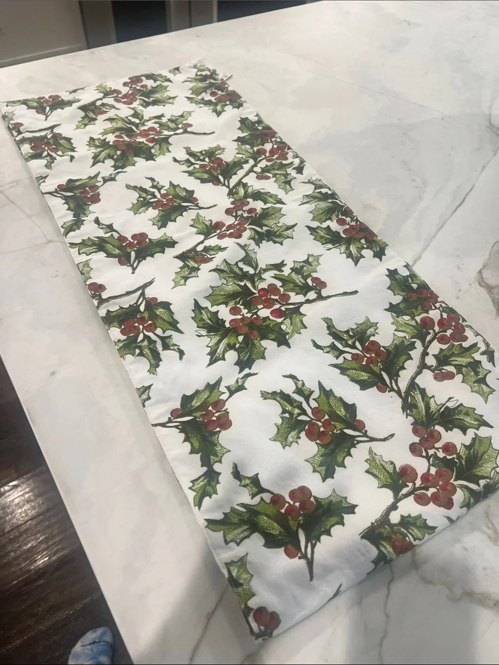 Nicole Miller Home Christmas Holly Berry Table Runner